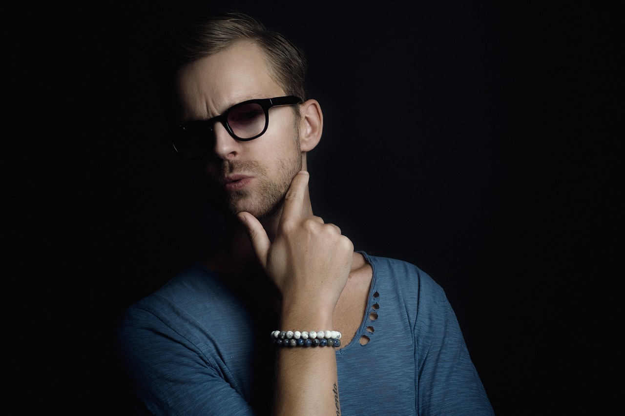 Le bracelet en cuir pour homme : un accessoire intemporel